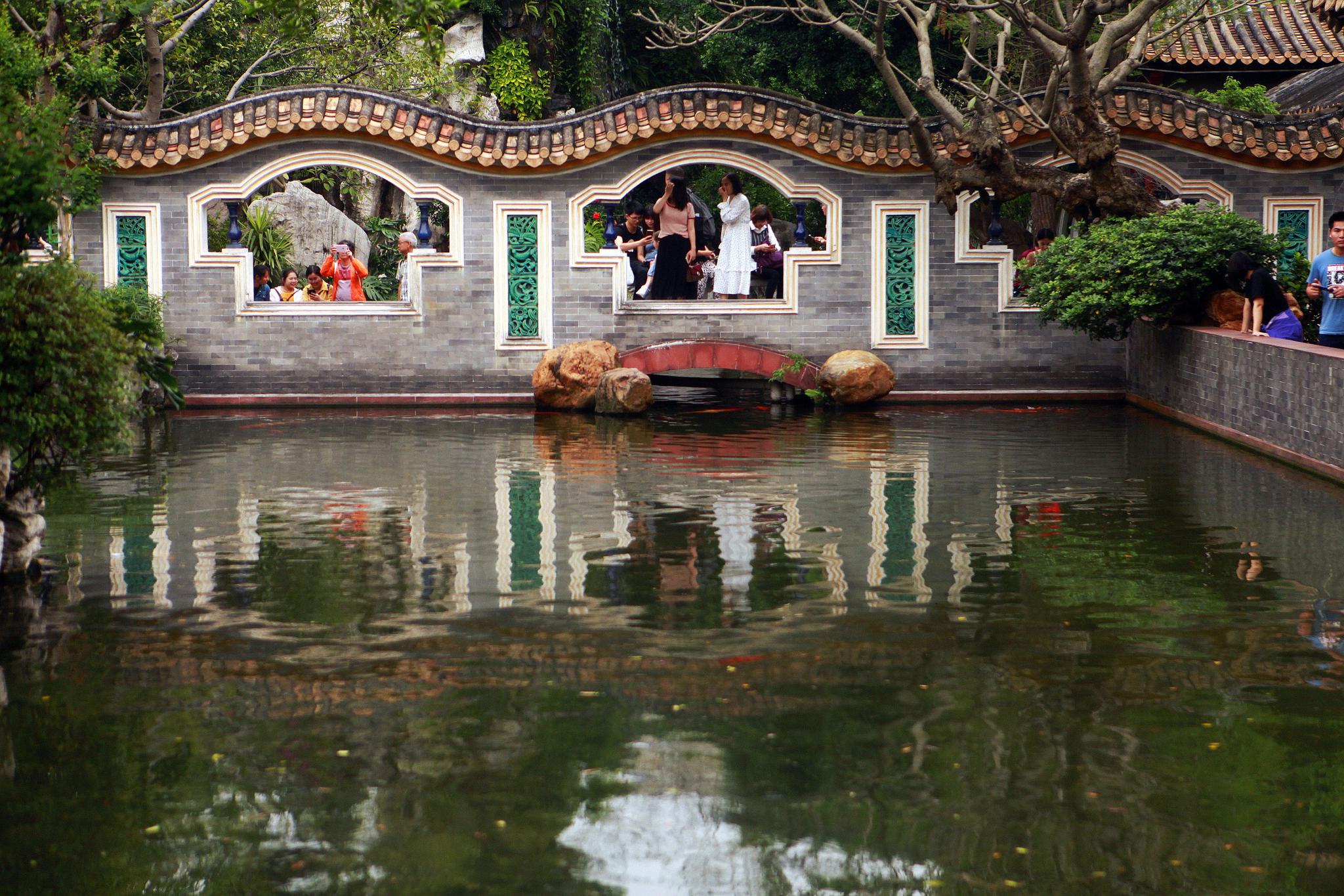 清晖园包括了船厅,碧溪草堂,澄漪亭,六角亭,惜阴书屋,竹苑,斗洞