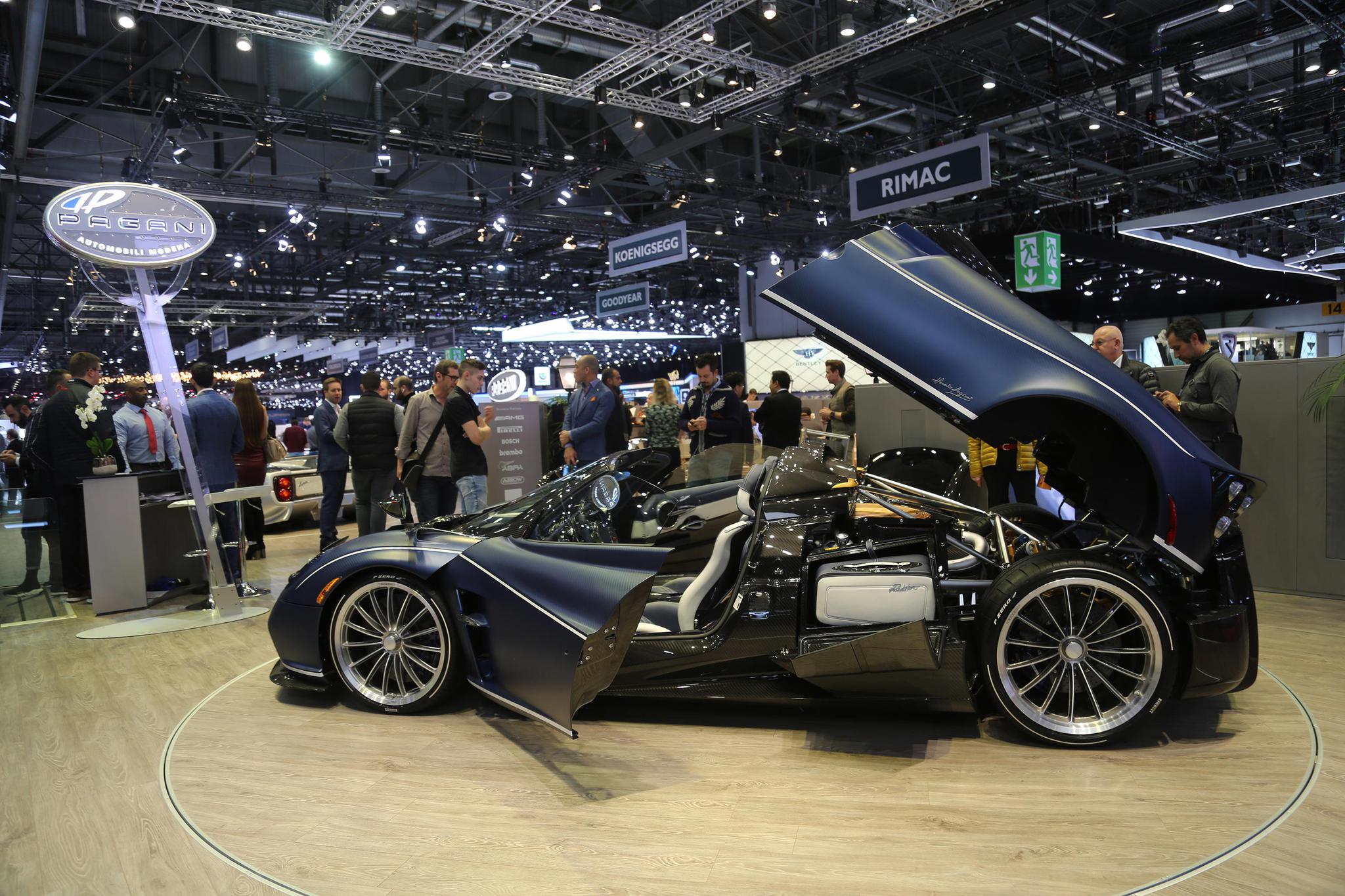 帕加尼hunyna roadster敞篷版 ,日内瓦车展实拍!