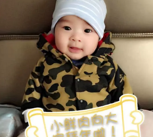 黄晓明和baby的儿子曝光,小海绵长得像爸爸,网友:很意外!