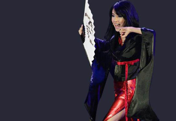 李贞贤为什么总用小指 揭秘手指麦克风这是她的标志动作