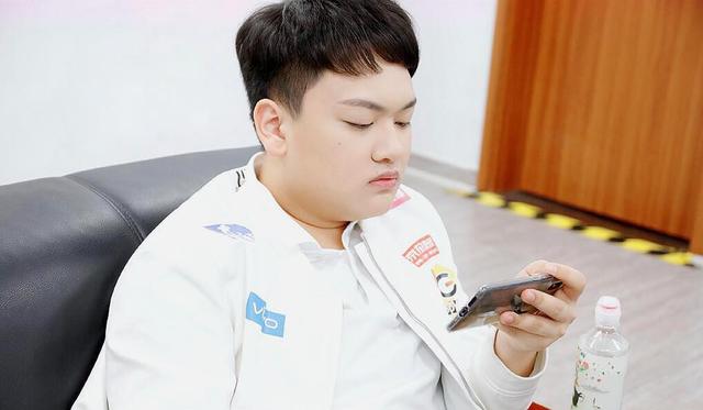 qghappy离季后赛只差一场胜利,这名选手打破kpl"生日魔咒"!
