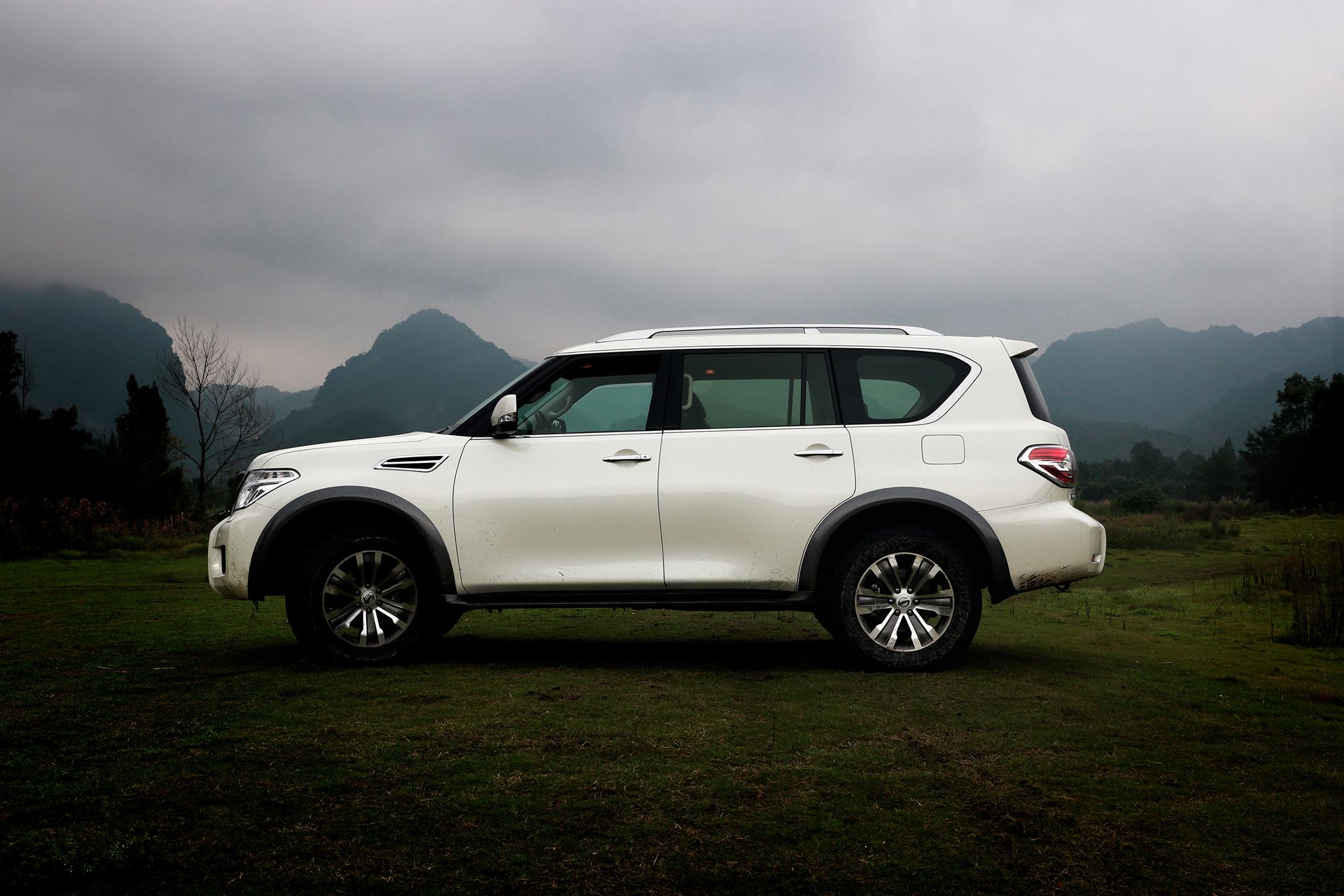 是一款专门为中东版途乐提供的armada途乐车身风格改装套件