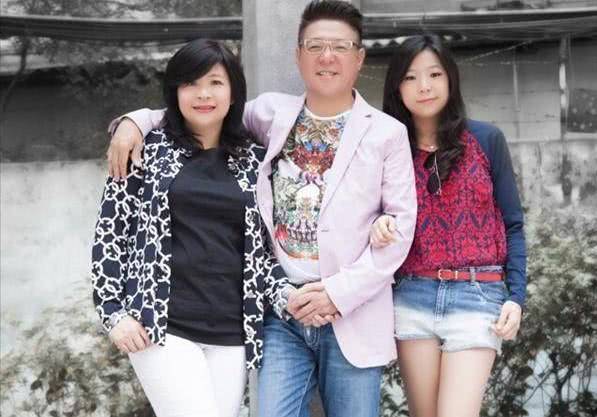 他恋爱11年才结婚,负债累累时妻子不离不弃,如今60岁婚姻幸福