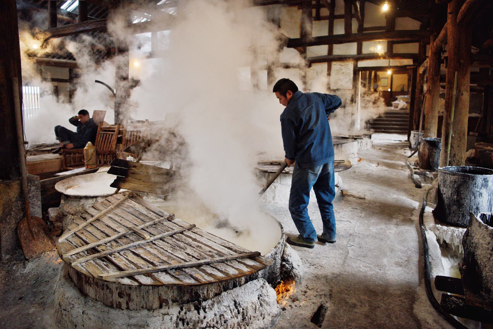 烧盐锅八口,日产盐二千公斤,是了解制盐原理和过程最好的地方