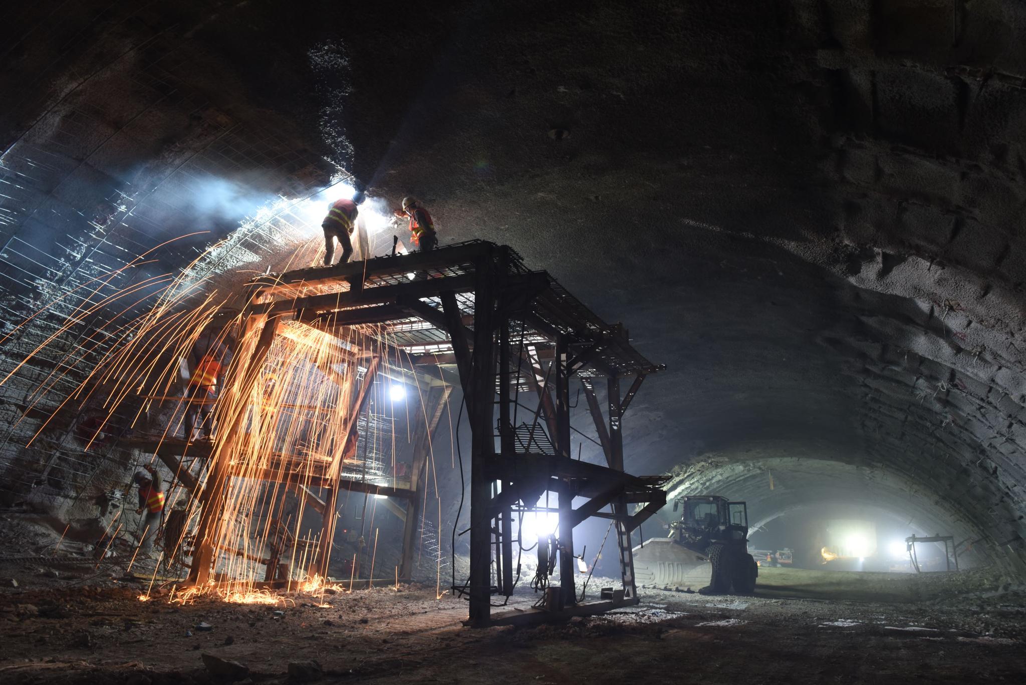 中国即将建成一座地下高铁站,埋在地下100多米,知道是在哪里吗