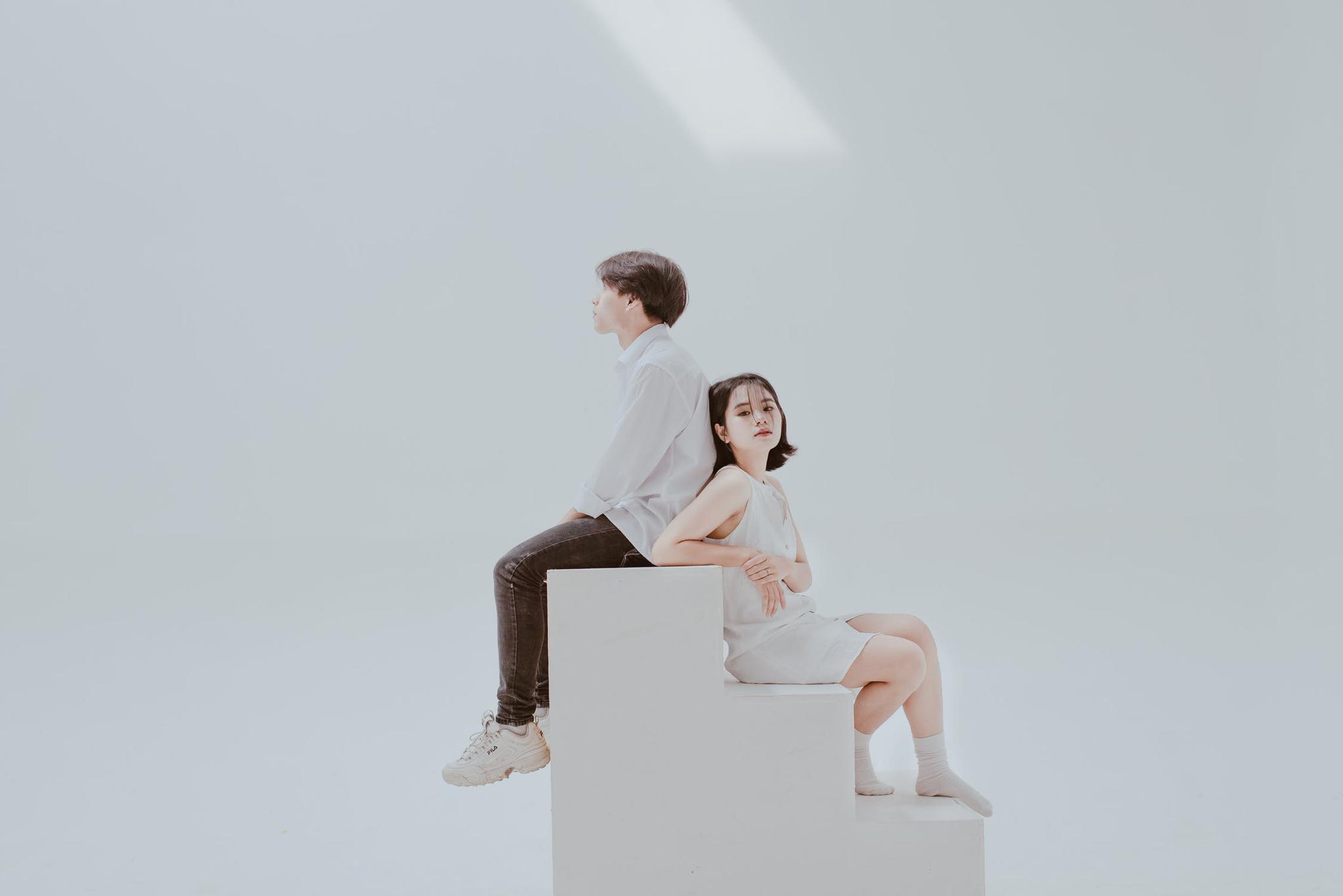 小哥用男朋友的名分当备胎总细心安慰人家女朋友结果让人操心