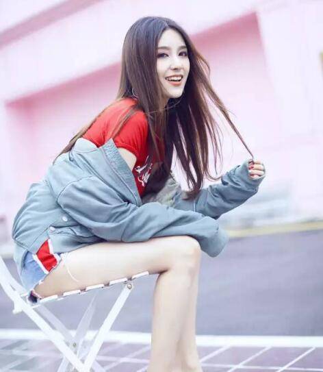 rita晒照无意暴露好身材余霜大lol玩家好大