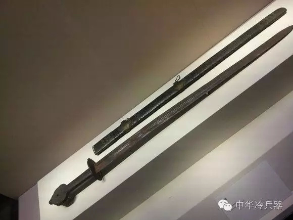 历史上中国各朝代的刀剑都是什么样？可别被影视剧忽悠了！|刀剑|青铜剑|兵器_新浪新闻