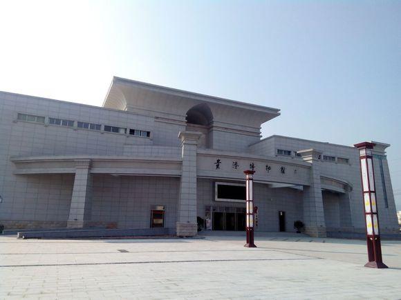 贵港市博物馆有个文物碎成多块最后被凑成了这件怪东西