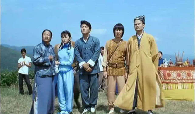 林正英主要的僵尸片陪伴了很多人的童年,当年林正英拍摄的《僵尸先生