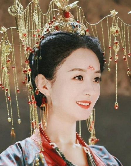 赵丽颖化上孟婆妆,迪丽热巴化上桃花妆,都不如她化上芸汐妆好看