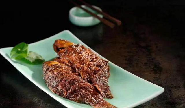 五香酥鲫鱼的制作