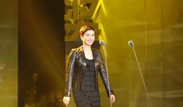 古有打虎亲兄弟,今有蒋雯丽蒋文娟互相成全亲姐妹!