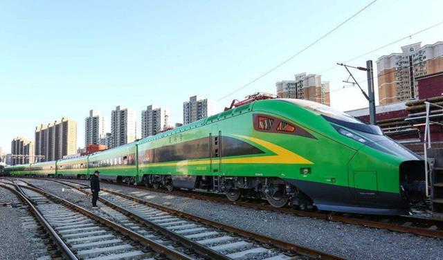 绿皮火车换新装绿巨人复兴号超长火车将亮相wifi是标配