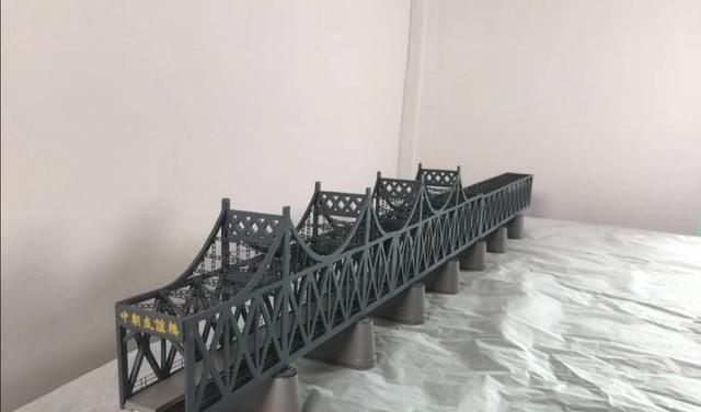 鸭绿江大桥模型见证光辉岁月火红的历史