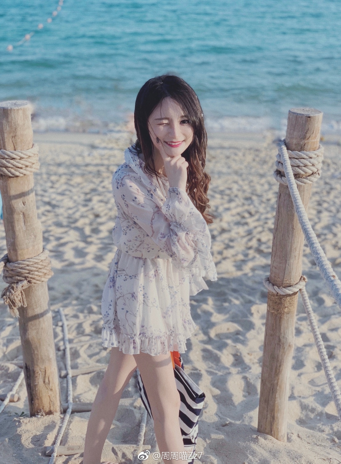 rng姿态女友晒火辣身材,大长腿霸屏,网友:仙女下凡