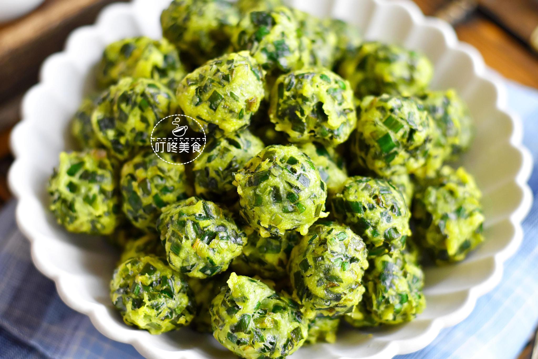 韭菜别炒着吃了,教你简单2步做成小零食,一口一个,香脆又过瘾