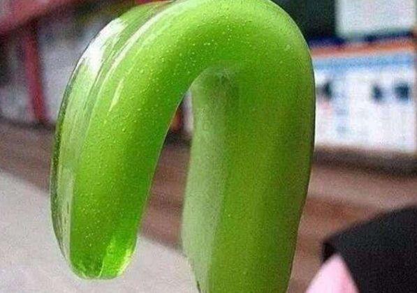 三色杯,巧克力,香草和草莓三种味道的冰激淋组成,是小时候我们口中的