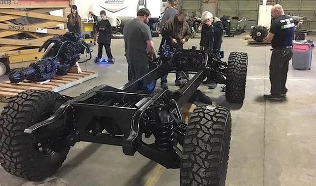 悍马底盘v8柴油带炮塔的皮卡装甲车见过吗