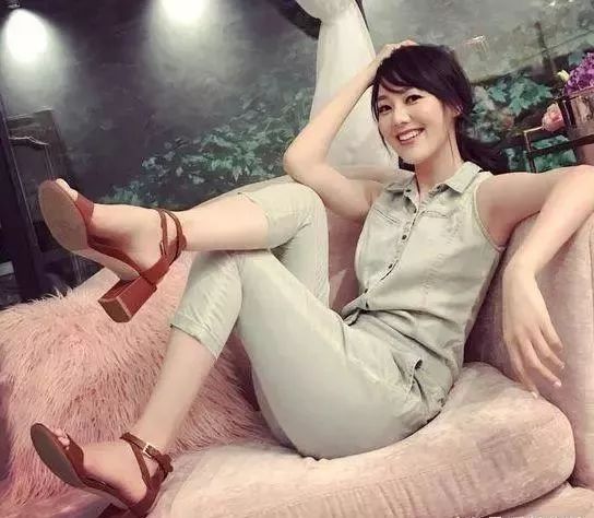 前央视主持人王冠为何消失? 爆出实情后粉丝泪目, 表示无法接