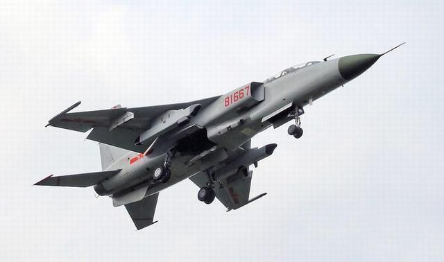 彻底打破美国垄断,中国歼-15d舰载机弹射起飞