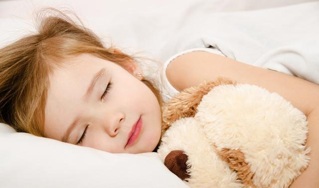 冬天就算再冷,和宝宝睡觉时,也不要犯这种错,有窒息危险