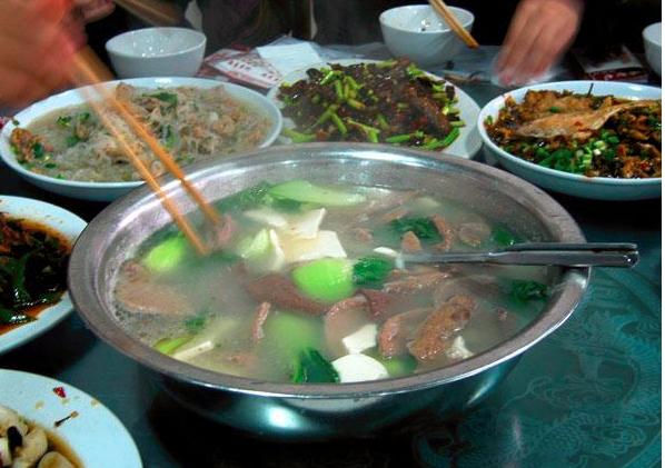 去印度朋友家吃饭,事先吃了两碗方便面,看见菜的时候忍不住哭了