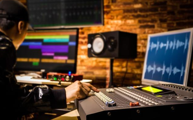 自媒体视频有哪些类型?用什么软件?一款剪辑