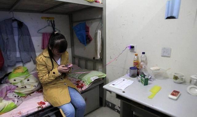 富士康打工妹叹息:打工8年,查了下卡里的积蓄,还以为看错了