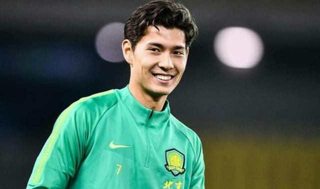 张玉宁回眸浅笑,于大宝酷劲十足,侯永永笑靥如花