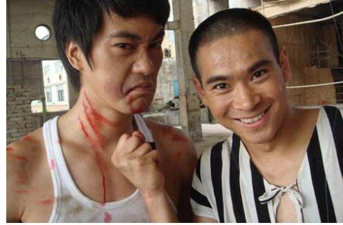 黄皮小子原型是黄泽民,他与李小龙之间的较量成为当时的热点新闻,这次