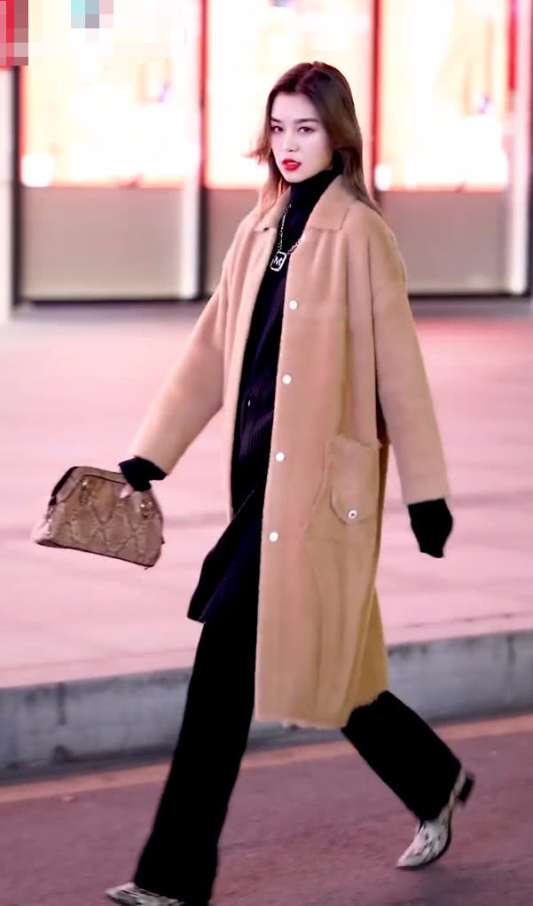 美女不用高跟鞋用铅笔鞋走出2米气场网友大哥的女人