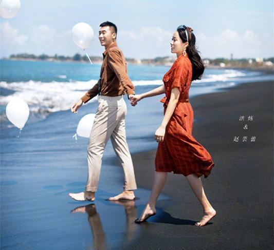 国羽世界冠军赵芸蕾洪炜大婚,女比男大三岁,婚礼很隆重