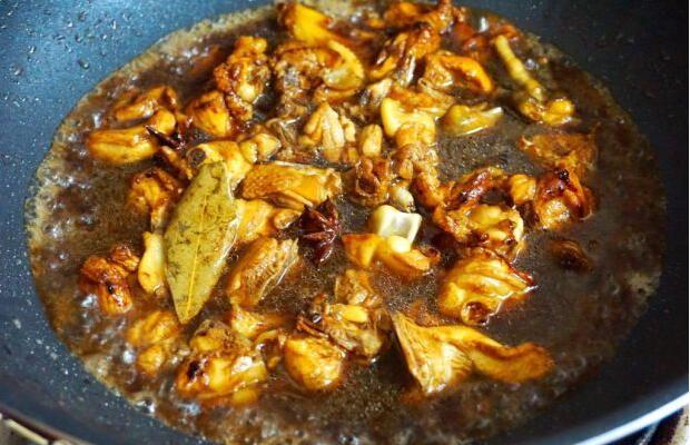 红烧鸡块,色泽红润,口感酥烂,快来学学吧.