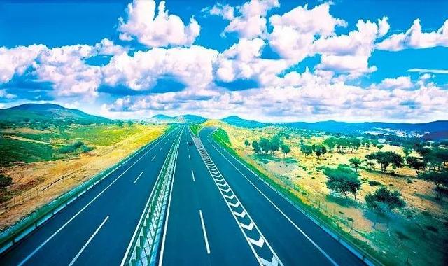 自由与美景同在，来一场说走就走的公路旅行！|阿尔山|天池|小镇|月亮|火山_新浪新闻