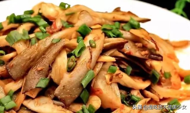 家常蘑菇做法,只要多加这一种食材,端上桌都被抢光,超级好吃