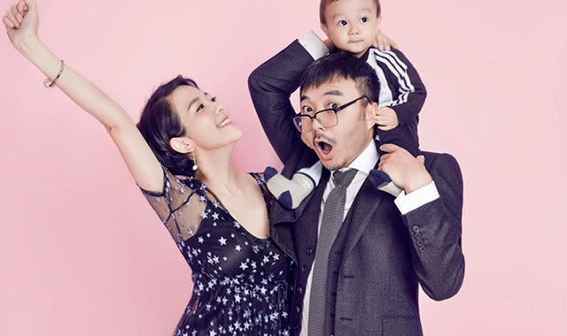 杨乐乐晒温馨全家福,为汪涵庆生,却无意间透露自己生活现状