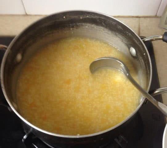 熬小米粥别急着下锅牢记这一步保证出油