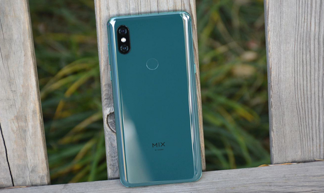 目前仅仅单个平台上,小米mix3的预约量就突破了54万,然而明天也就是11