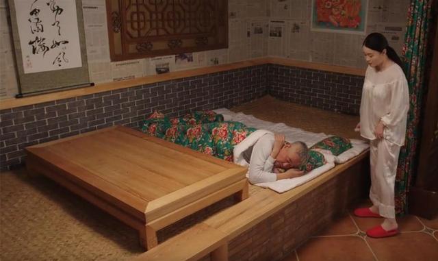 不知道大家有没有注意到,东北人睡炕的时候都是头朝外,跟咱们平时睡床