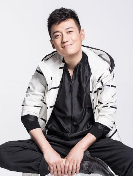 出道22年零绯闻,出演17次男主都没火,小他10岁的老婆都比他有名