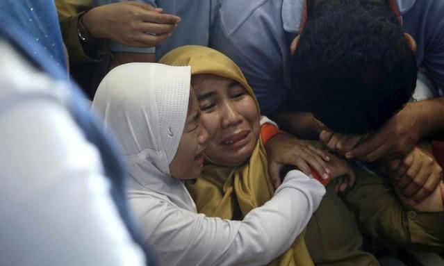 10月29日,在印度尼西亚邦加岛的德帕蒂·阿米尔机场,失踪乘客的亲属