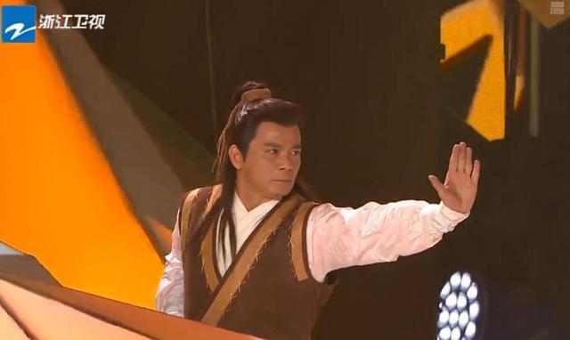 娱乐资讯:57岁黄日华舞台施展降龙十八掌