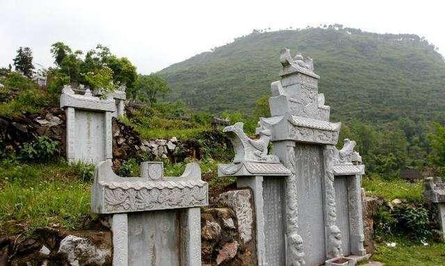 吴三桂墓上敢写"大周高皇帝",不怕被清廷掘墓,三招骗过所有人