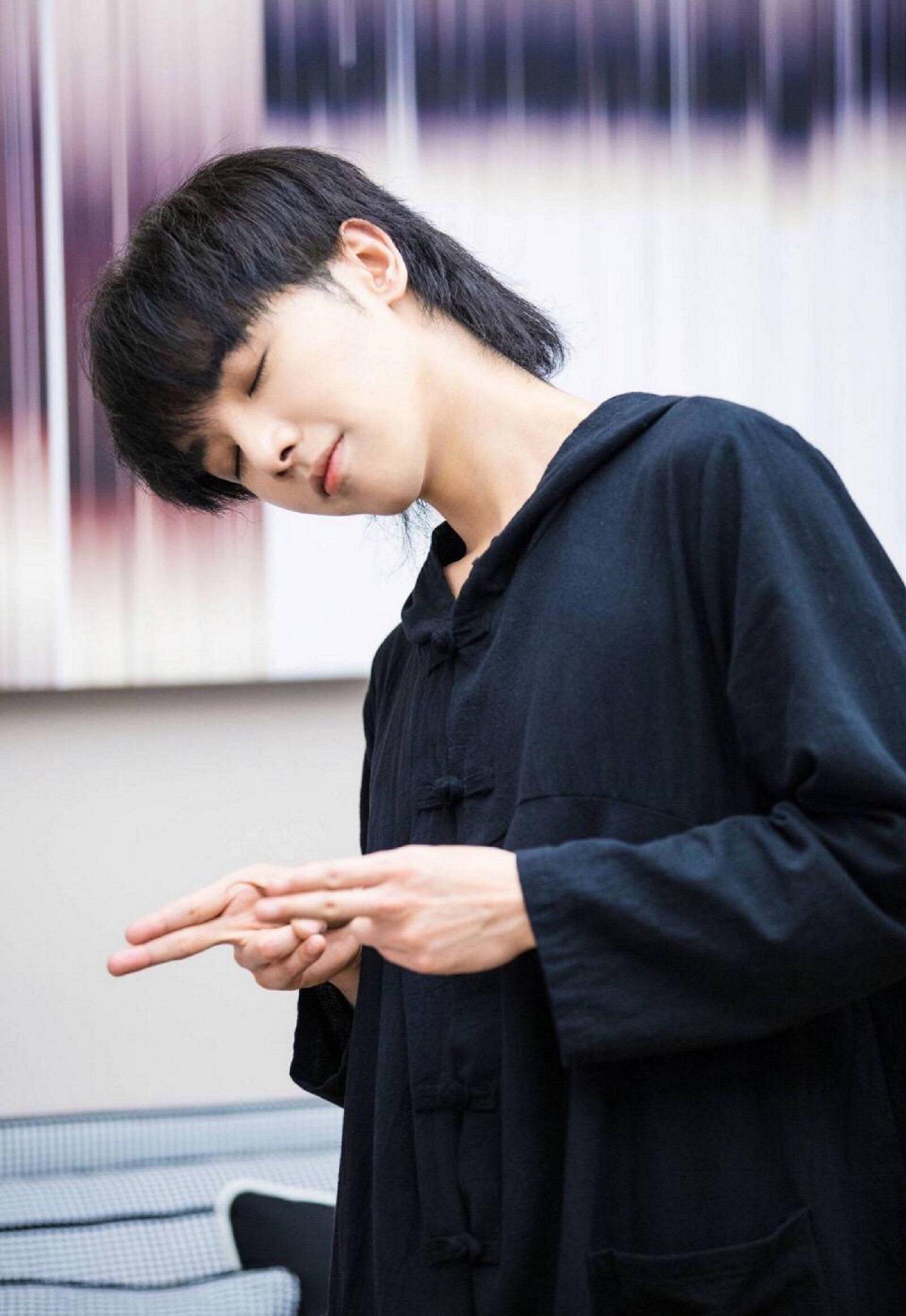 华晨宇也去演戏了?角色还这么凶狠,倒地那一刻把大家看呆了