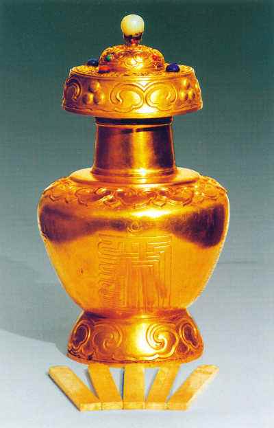 乾隆让造办处制造金瓶难住工匠乾隆送去件宝贝说依葫芦画瓢