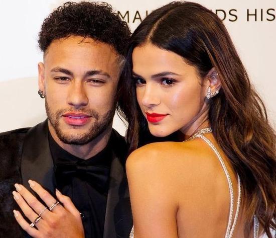 看看梅西老婆,再看看c罗和内马尔女友,网友:一眼就看出差距