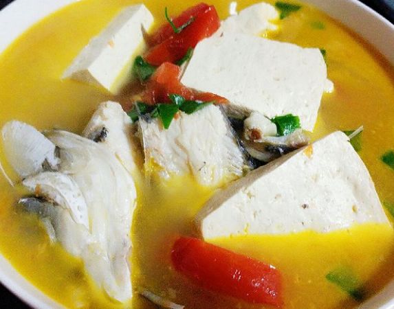 厚17毫米的块,豆腐切成同样大小的块,青蒜切成段;做法步骤:草鱼豆腐汤