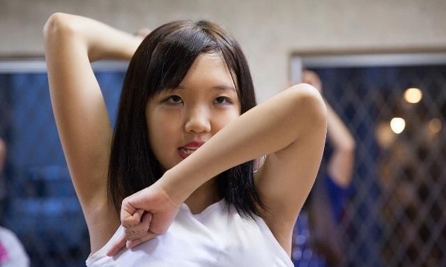 在12~16岁这个年龄段月经初潮也是比较正常的,有些女孩子可能会在其他