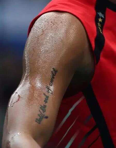 林丹曾是中校军衔现役军人,全身却满是纹身,看看都有何寓意!